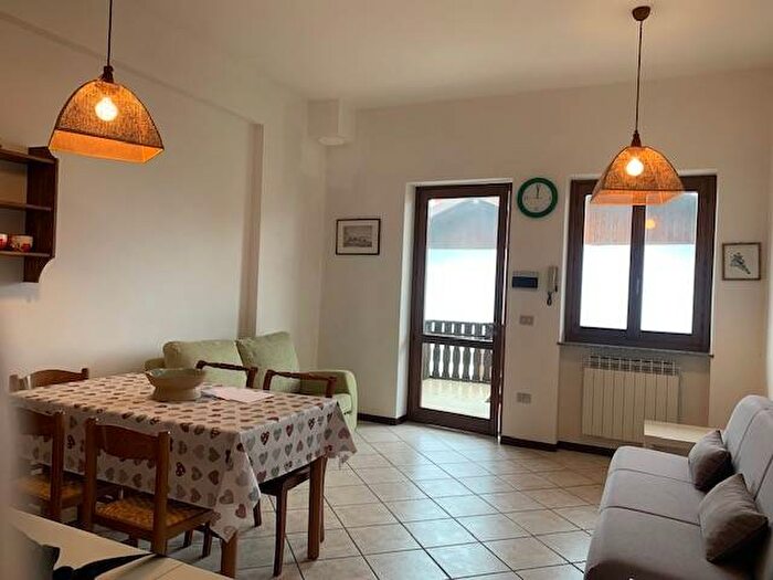Appartamento bilocale in affitto in Via Don Moreschi, Centro, Borno