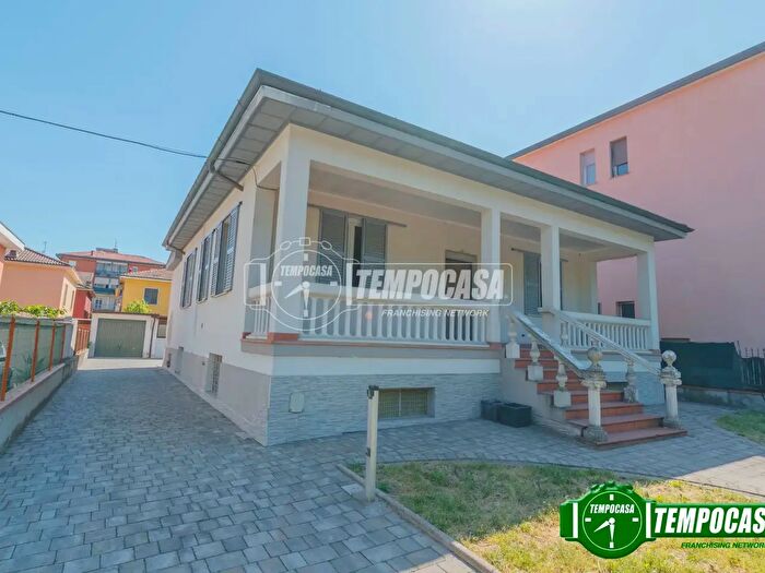 Casa quadrilocale in vendita in Via Carlo Alberto, Lacchiarella