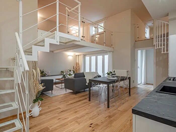 Appartamento quadrilocale in vendita in Via Contardo Ferrini, Milano