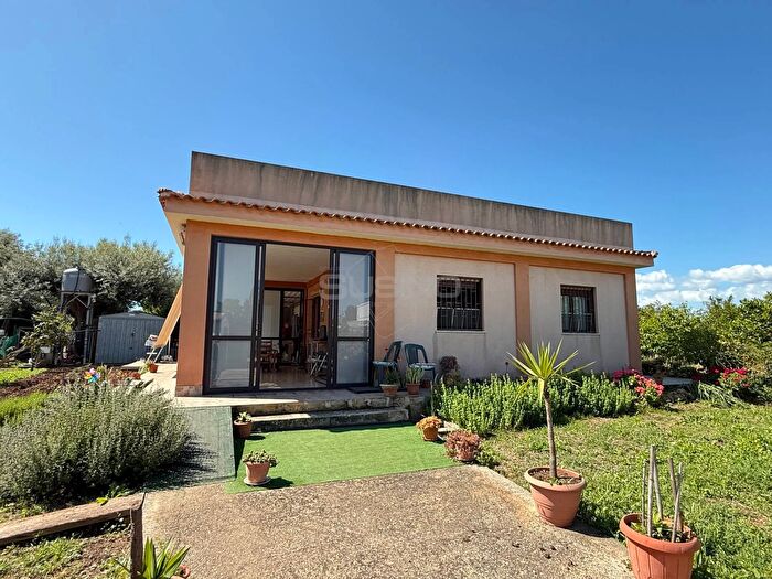 Casa trilocale in vendita in Via Isola, Siracusa