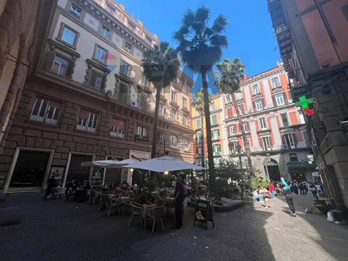 Appartamento trilocale in vendita in Via San Mattia, Napoli