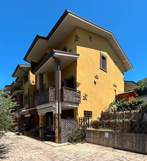 Casa con 7 locali in vendita in San Vito Chietino