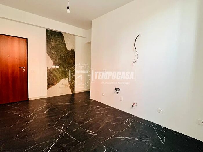 Appartamento trilocale in vendita in Via Varallo, Milano