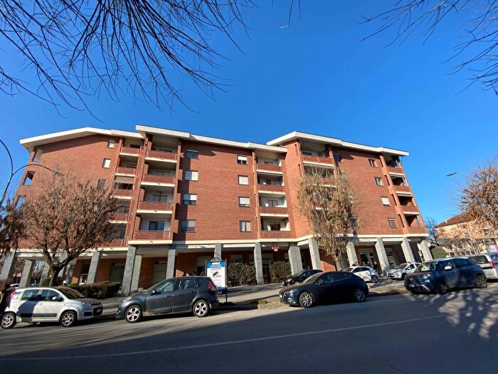Appartamento quadrilocale in affitto in Viale Giuseppe Garibaldi, Centro, Carmagnola