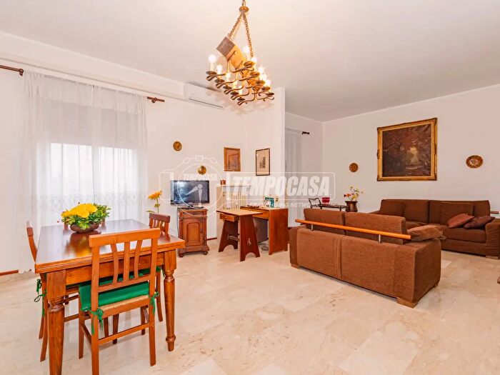 Appartamento quadrilocale in vendita in Corso Genova B, Vigevano