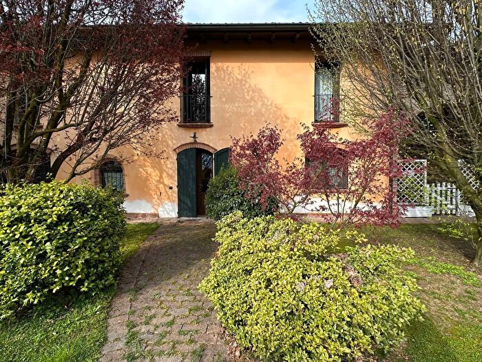 Casa quadrilocale in vendita in Via Emilia, Cadeo