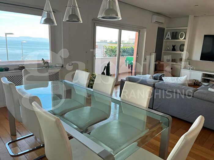 Appartamento quadrilocale in vendita in Via Scipione Capece, Napoli