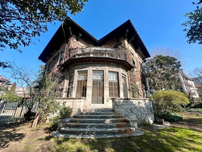 Appartamento con 6 locali in affitto in Via Giuseppe Galliano, Crocetta, Torino