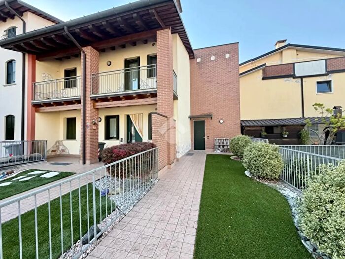 Appartamento trilocale in vendita in Via Proe, Isola Vicentina