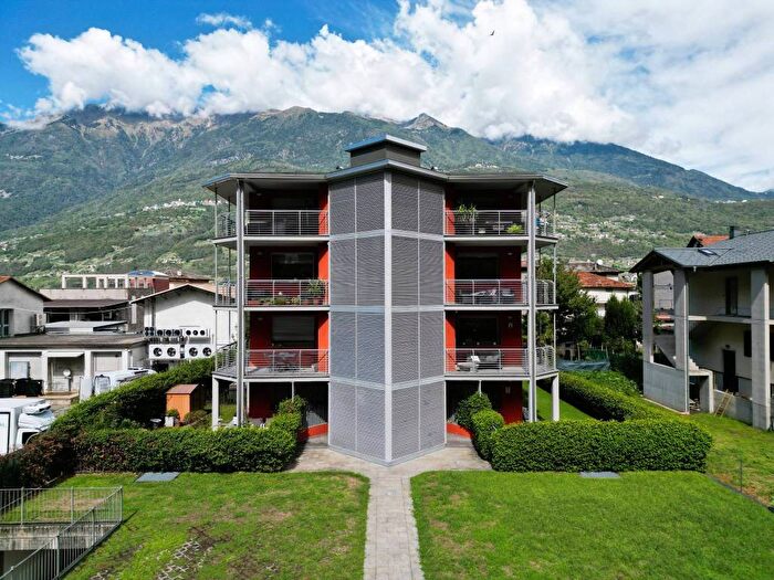 Appartamento trilocale in vendita in Via San Rocco, Centro, Morbegno