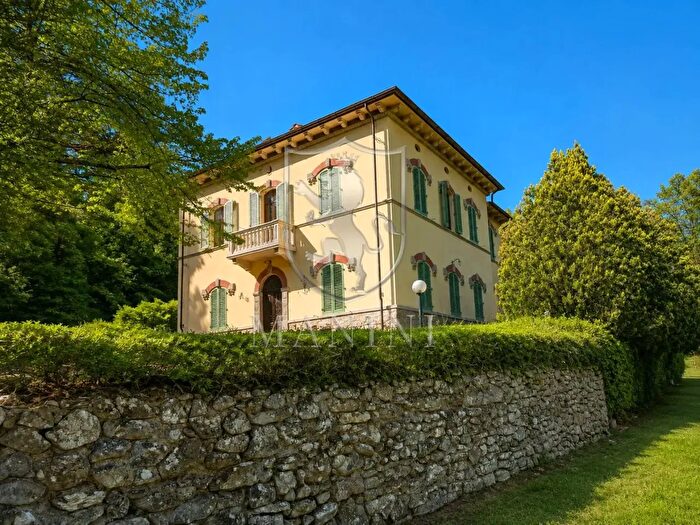 Casa con 12 locali in vendita in LocMarcena Snc, Arezzo