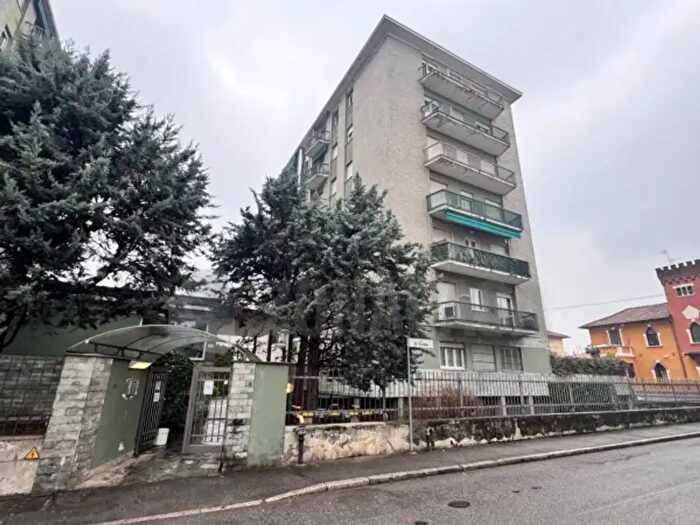 Appartamento trilocale in vendita in Via Andrea Costa, Gallarate