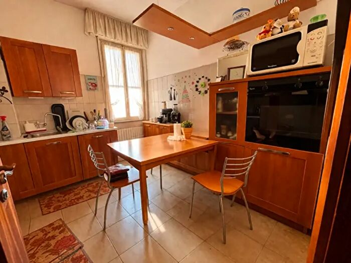 Appartamento con 6 locali in vendita in Via Corazzi, Livorno