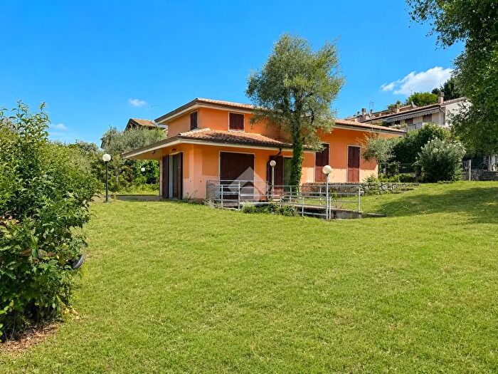 Casa con 6 locali in vendita in Località La Cona, Torri Del Benaco