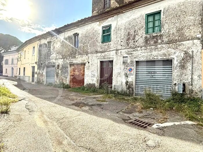 Casa quadrilocale in vendita in Pontedera