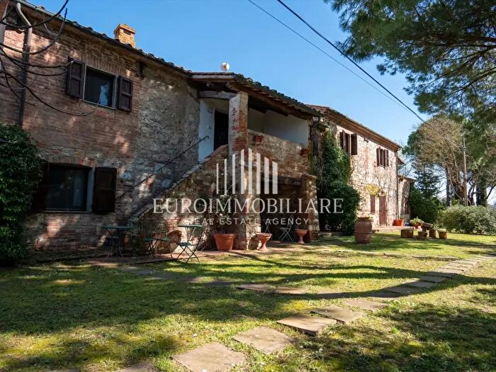 Casa con 15 locali in vendita in Località Marchetti, Castiglione Del Lago