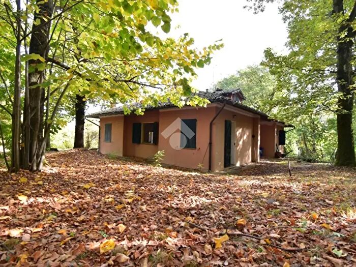 Casa con 8 locali in vendita in Via Capanna, Sala Baganza