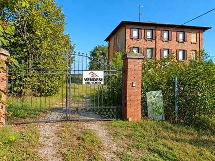 Casa con 15 locali in vendita in Via Griduzza, Carpi