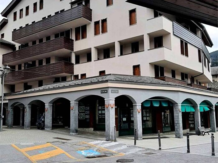 Appartamento trilocale in affitto in Via Aprile, Centro, Bormio