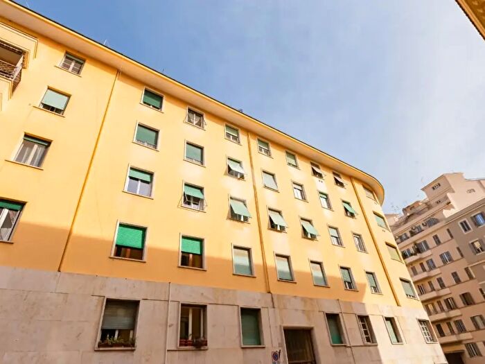 Appartamento trilocale in vendita in Via Altino, Roma