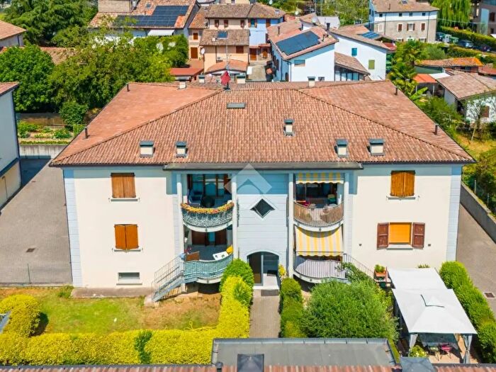 Appartamento trilocale in vendita in Via nello Ponzi, Lesignano De' Bagni
