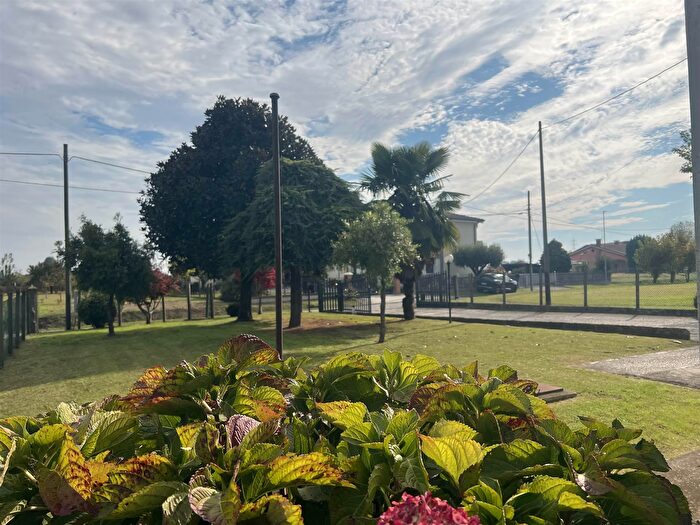 Casa con 8 locali in vendita in Arre