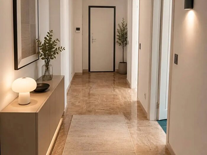 Appartamento trilocale in vendita in Via Pisanello, Milano