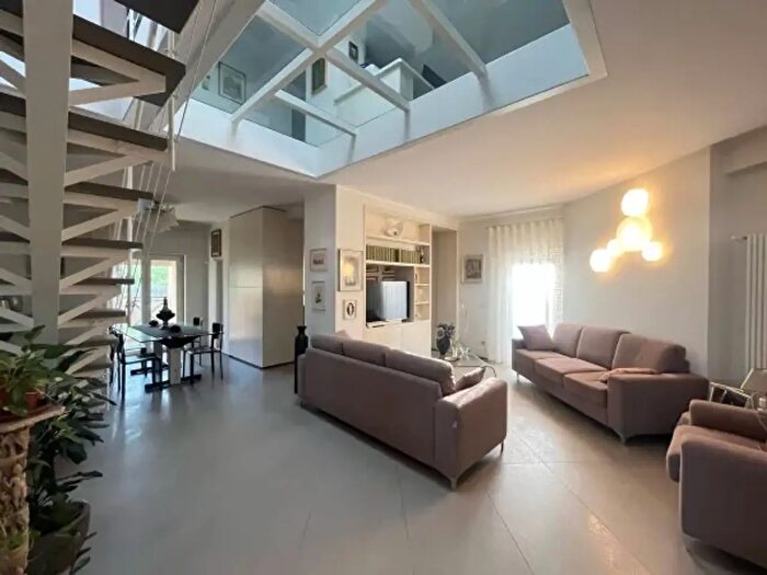 Appartamento con 5 locali in vendita in Via Monsignor Armando Fares, Catanzaro