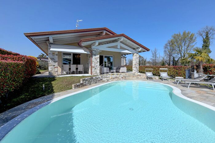 Casa con 5 locali in vendita in Via Magellano d, Sirmione