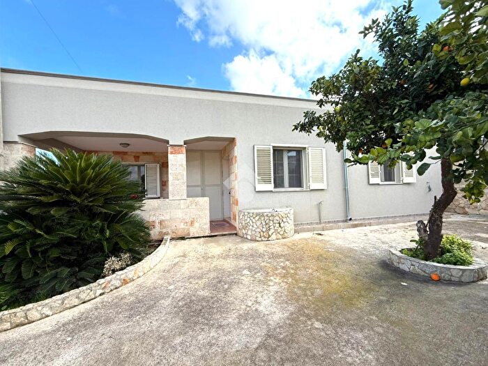 Casa con 5 locali in vendita in Via Luigi Errico, Latiano