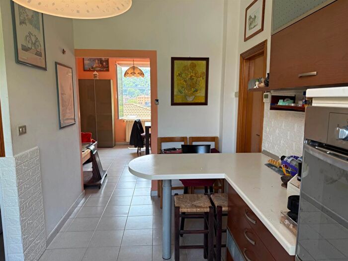 Appartamento quadrilocale in vendita in Via Apua, Aulla