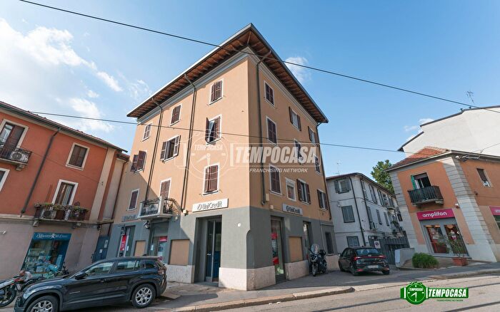 Case in Vendita e in Affitto - 2