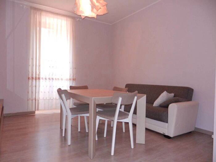 Appartamento trilocale in affitto in Via Fratelli Attilio ed Emilio Colabona, Centro Storico, Genzano di Roma