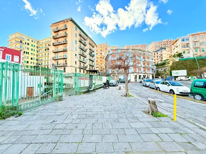 Appartamento bilocale in vendita in Via Girolamo Santacroce C, Napoli