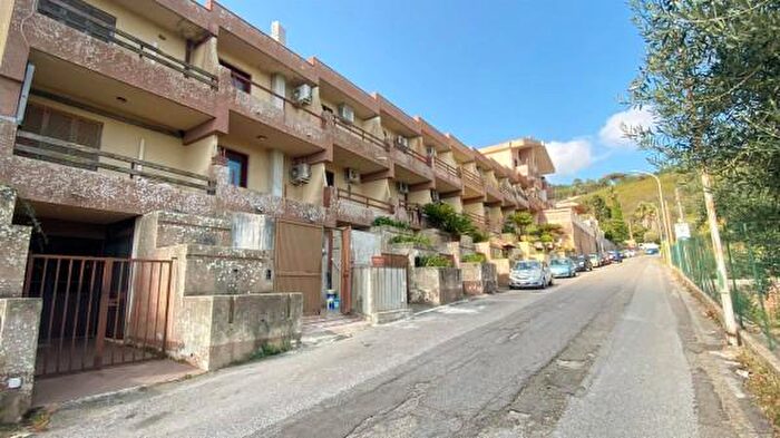 Appartamento con 5 locali in affitto in Via Gaetano Corsini Condominio Sicem Sn, Messina