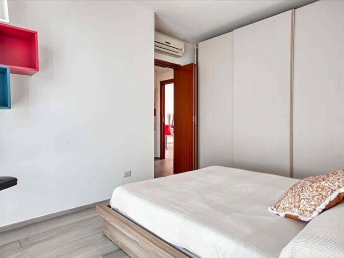 Appartamento trilocale in affitto in Via Luigi Mengoni, Bisceglie, Milano