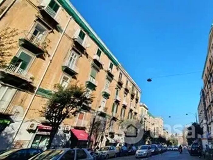 Appartamento trilocale in affitto in Largo Donna Regina, Napoli