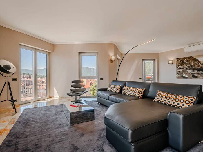 Casa con 6 locali in affitto in Corso Lorenzo Cobianchi, Intra, Verbania