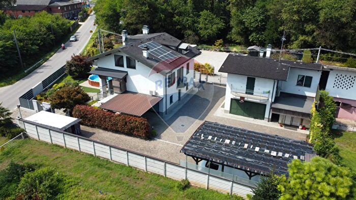 Casa con 10 locali in vendita in Via per Casorate, Cardano Al Campo