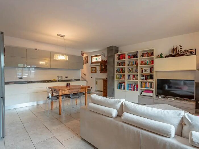 Casa con 5 locali in vendita in Via Caproni, Firenze