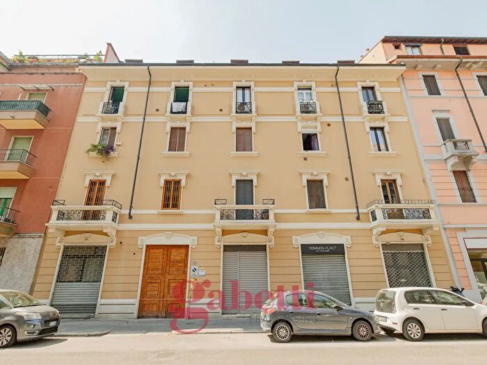 Appartamento trilocale in vendita in Via Matteo Maria Boiardo, Milano