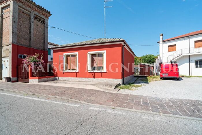 Casa trilocale in vendita in Via Giuseppe Mazzini, Mesola