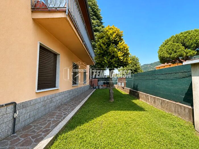 Casa con 7 locali in vendita in Via Como, Brivio