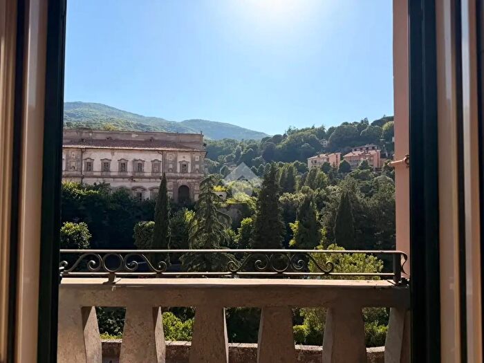 Appartamento quadrilocale in vendita in Via Madonna di Marmo, Soriano Nel Cimino