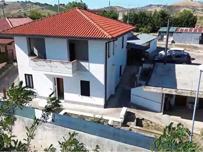 Casa con 6 locali in vendita in Strada Marina Inferiore, Elice