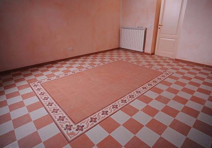 Casa con 6 locali in vendita in Via Nicola Farnesi, Lucca