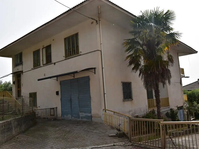Casa quadrilocale in vendita in Via Michele Spina, Monte San Giacomo