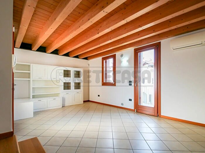 Appartamento con 6 locali in vendita in Via Papa Luciani, Bolzano Vicentino