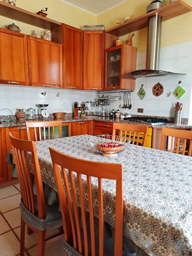 Casa con 12 locali in vendita in Via Emilia, Cadeo