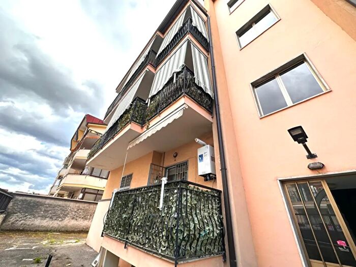 Appartamento con 18 locali in vendita in Via Ferdinando Goglia, Acerra